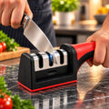 Afilando un cuchillo con el afilador manual